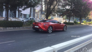 Săn đuổi hàng hiếm Lexus LC 500 trong chiều nắng Sài Gòn