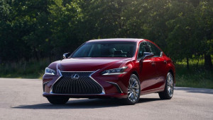 Lexus ES 2021 bổ sung hệ dẫn động 4 bánh và phiên bản đặc biệt cho những vị khách thích sự độc quyền