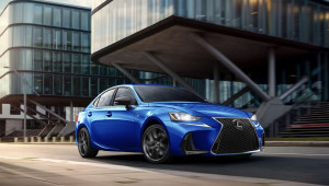 Lexus IS F-Sport 2020 phiên bản Blackline ra mắt, giới hạn 900 chiếc với giá từ 1,1 tỷ VNĐ