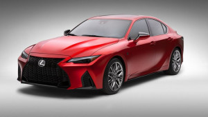 Lexus IS 500 F Sport Performance 2022 chốt giá từ 1,28 tỷ VNĐ, rẻ hơn đối thủ BMW M3