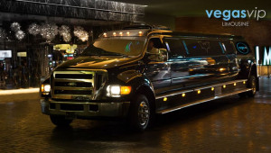 Ford F-650 Batman: Chiếc Limousine hạng sang chứa được cả dòng họ!