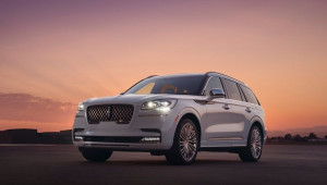 Lincoln hợp tác với hãng đồng hồ Shinola để chế tạo một chiếc Aviator cực xa xỉ