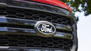 Ford lặng lẽ đổi logo mới, vẫn là hình oval màu xanh nhưng tối giản và hiện đại hơn