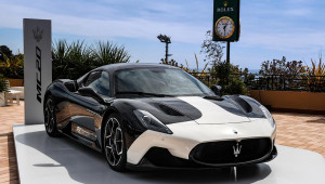 Ngắm siêu xe Ý Maserati MC20 trong màu áo đen xi-măng cực độc