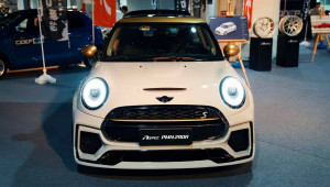 MINI Cooper Hatch lột xác ngoạn ngục cùng bộ Body kit kỳ quái và ống xả LFA từ nhà độ Trung Quốc