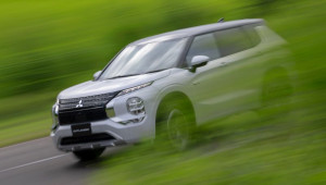 Mitsubishi Outlander PHEV bản cập nhật sẽ mang lại cảm giác lái an toàn và thoải mái hơn