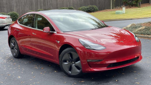 Doanh số của Mercedes, BMW và Audi cộng lại vẫn thua hãng xe điện Tesla