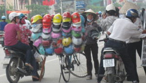 Đề nghị loại bỏ mũ bảo hiểm lưỡi trai vì không đạt tiêu chuẩn an toàn