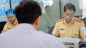 Muốn đăng ký xe người dân phải có tài khoản ngân hàng
