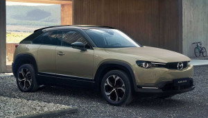 Mazda MX-30 e-Skyactiv R-EV 2023 ra mắt: Ô tô hybrid tiết kiệm xăng hơn xe máy, chỉ 1 lít/100km