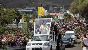 Nissan Popemobile - 