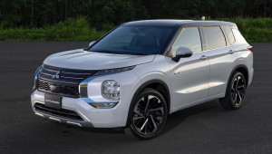 Mitsubishi Outlander PHEV 2022 gây ấn tượng với phạm vi chạy điện gần 90 km