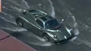 Pagani Utopia giá hơn 2 triệu USD dũng mãnh lao qua con phố ngập nước ở Dubai