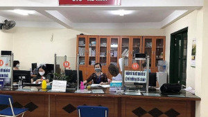Lượng người nộp lệ phí trước bạ ô tô tăng gấp 10 lần, cơ quan thuế khuyến cáo nộp online để tránh ùn tắc