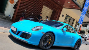 Bắt gặp hàng hiếm Porsche 911 Carrera GTS khoe dáng dưới nắng Sài thành