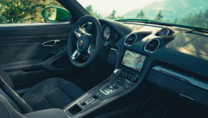 Porsche Cayman GT4, Boxster Spyder và GTS 4.0 đều có thêm hộp số ly hợp kép, thỏa mãn các fan