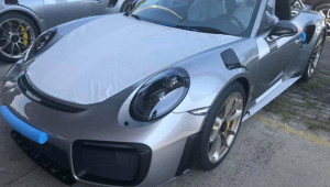 Siêu xe mạnh nhất dòng 911 của nhà Porsche - GT2 RS 2018 đã có mặt tại Hà Nội