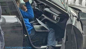 Xe điện Porsche Taycan hoàn toàn mới lần đầu để lộ nội thất