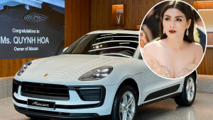 Diễn viên Quỳnh Hoa là người đầu tiên được bàn giao Porsche Macan 2022 tại Hà Nội