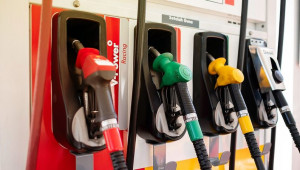 Doanh số xăng RON97 tại Malaysia giảm mạnh khi giá bán vượt mốc 21.000 VNĐ