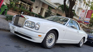 Bắt gặp Rolls-Royce Corniche - Tuyệt phẩm không tuổi giữa lòng Sài Gòn