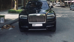 SUV siêu sang Rolls-Royce Cullinan đầu tiên tại Việt Nam ra biển trắng