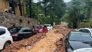 Ô tô bị đất đá vùi lấp có còn hoạt động được không?