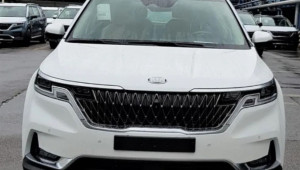 KIA Sedona 2021 lộ ảnh thực tế, phả hơi nóng lên Ford Tourneo