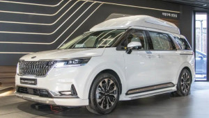 Cận cảnh Kia Sedona Hi Limousine 2021 1,2 tỷ VNĐ ngoài đời thực với phần mái nới cao rất thoáng
