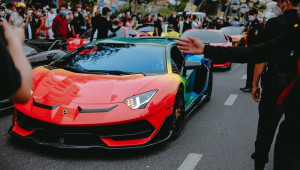 Cuộc diễu hành siêu xe, xe xang siêu ấn tượng mở màn năm 2022 tại Việt Nam