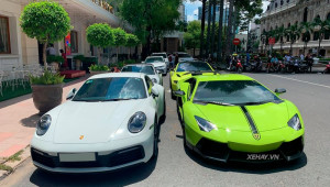 Bắt gặp dàn siêu xe đình đám của nhóm Car Passion khoe dáng dưới nắng Sài Gòn