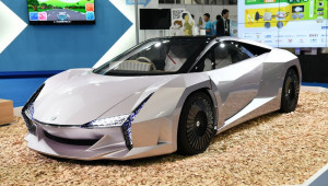 Xe hơi làm từ vật liệu tái chế, tại sao không?