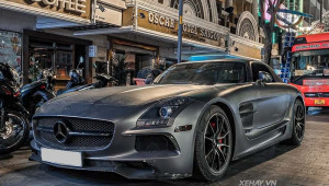 Sài Gòn: Mercedes-AMG SLS độ bodykit Black-Series nổi bật giữa phố đêm