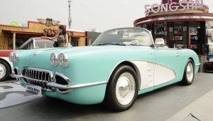 Xe hybrid Songsan SS Dolphin của Trung Quốc giống hệt Corvette C1, giá tận 2 tỷ VNĐ