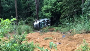 Kon Tum: Cắm trại ở nghĩa trang, đôi nam nữ ngủ trong ô tô rơi xuống vực