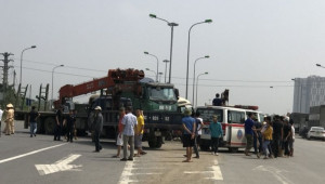 Tai nạn liên hoàn trên Đại lộ Thăng Long, hai vợ chồng tử vong