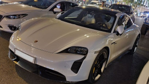 Sài Gòn: Porsche Taycan Turbo S gần 10 tỷ đồng được chủ nhân 