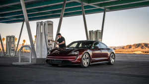 Porsche Taycan lập kỷ lục Guinness đi hơn 4.500 km chỉ cần sạc 2 giờ 26 phút