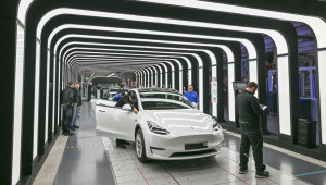 Tesla tiếp tục “hạ giá” xe lần thứ 5 trong năm nay