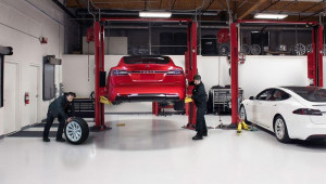 Khách hàng tố cáo Tesla độc quyền sửa chữa, bảo dưỡng xe
