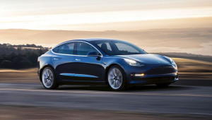 Tính năng triệu hồi thông minh Smart Summon của Tesla không hề thông minh tẹo nào