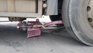 Học sinh lớp 6 chết thảm dưới bánh xe đầu kéo