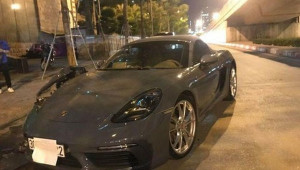Hà Nội: Xế sang Porsche 718 Boxster 