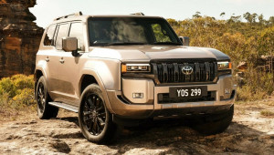 Toyota Land Cruiser Prado 2025 có lưới tản nhiệt thiết kế khác lạ