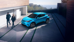 Toyota C-HR 2019 chốt giá 494 triệu tại Mỹ, cạnh tranh nảy lửa với Mazda CX-3