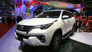 Giảm giá 30 triệu VNĐ, Toyota Fortuner quyết tâm trở lại 