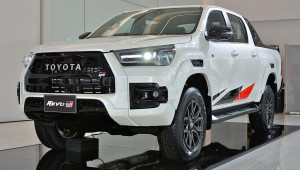 Toyota Hilux Revo GR Sport 2021 chính thức lên kệ với giá khởi điểm hơn 600 triệu VNĐ