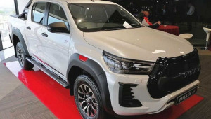 Cận cảnh Toyota Hilux GR Sport 2022 máy dầu 2.8L mạnh 221 mã lực