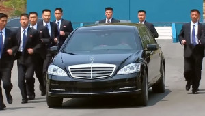 Hé lộ cách xe Mercedes-Benz bọc thép được chuyển đến Triều Tiên