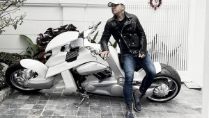 Ca sĩ Tuấn Hưng tiếp tục bán xe, lần này là siêu mô tô V-Rex Travertson vừa mua đầu năm nay